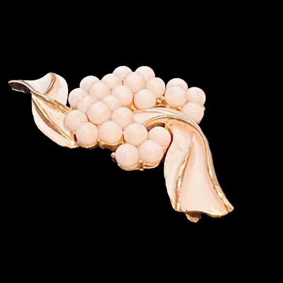 Crown Trifari Gold tone Enamel And Beaded Ribbon Flower Brooch (5172) - Picture 3 of 5